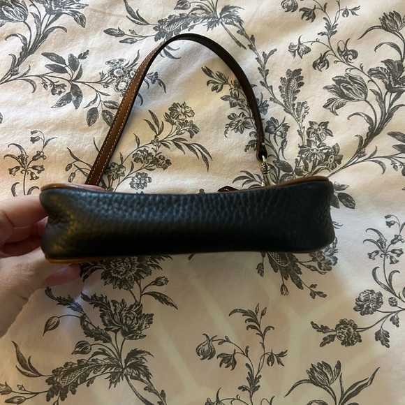 Vintage Dooney & Bourke pebbled leather wristlet very good condition - Picture 4 of 8